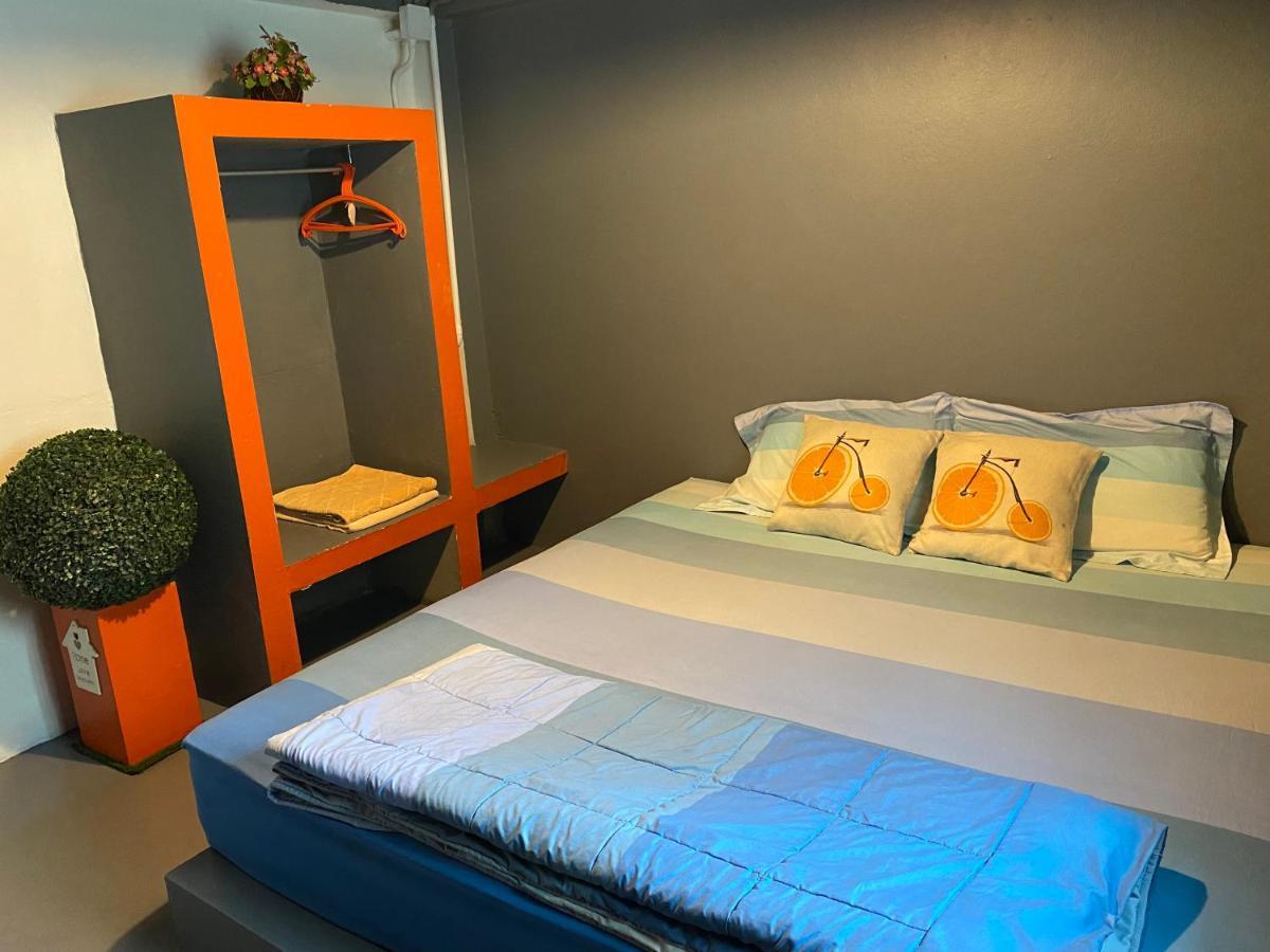 Love Cnx Guesthouse Chiang Mai Exteriör bild