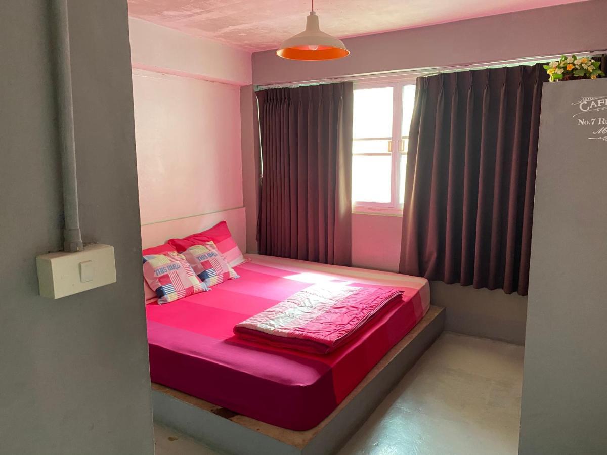 Love Cnx Guesthouse Chiang Mai Exteriör bild