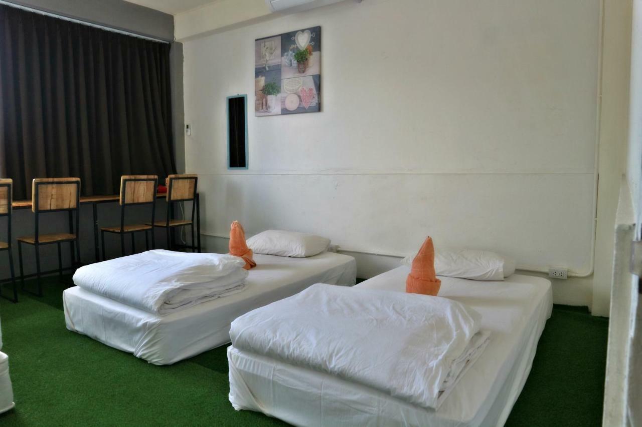 Love Cnx Guesthouse Chiang Mai Exteriör bild